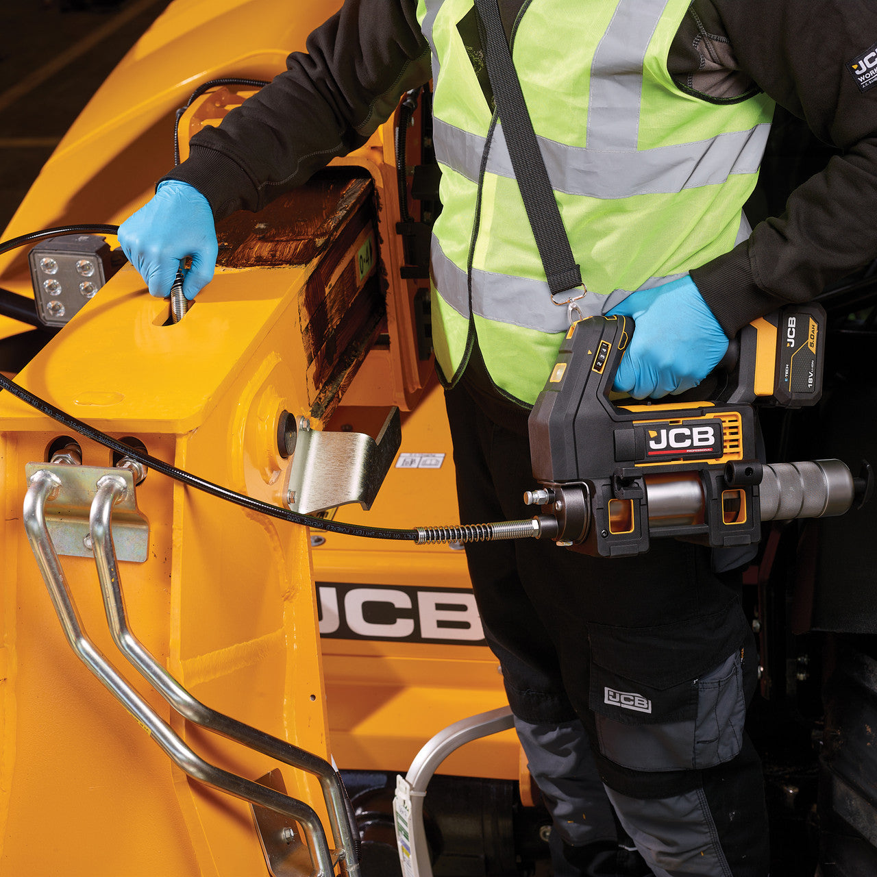 JCB Pro 18V Grease Gun, 300g/min Max Flow, 410 / 455g Capacity, Variable Speed, Up To 10,150psi Pressure (Bare Tool) | JCB-18PGG-VS