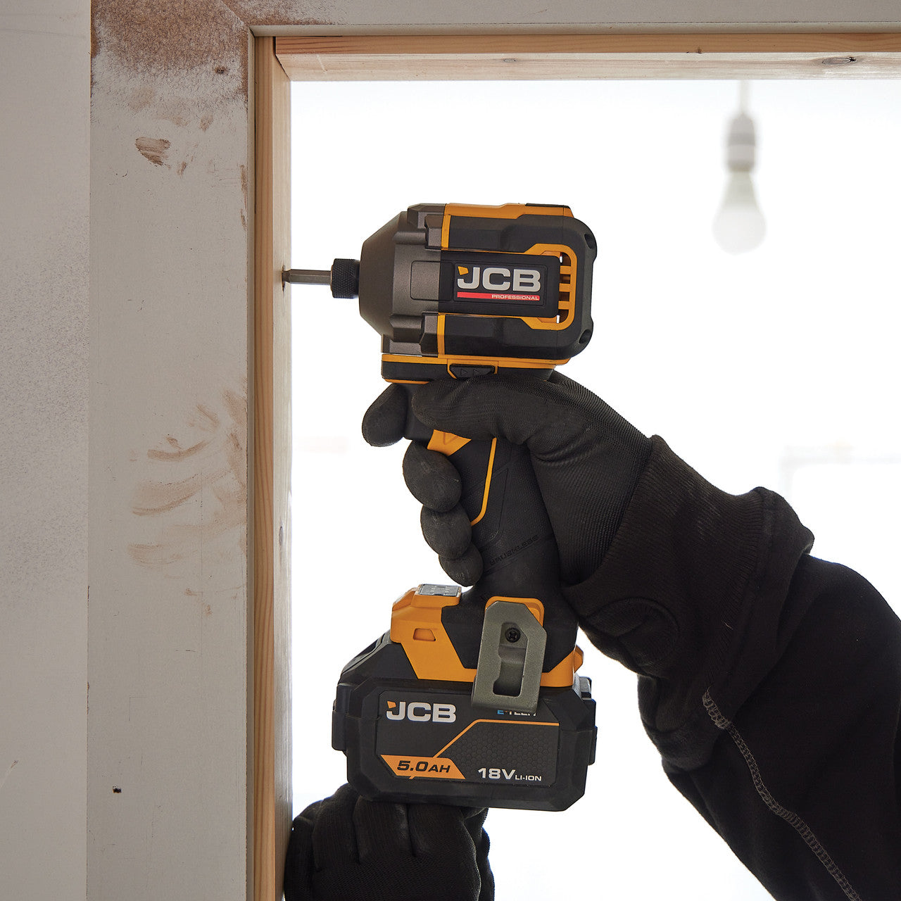 With a powerful brushless motor and four-speed control, this impact driver offers rapid fastening and smooth bit changes via a ¼" quick-release hex chuck.
