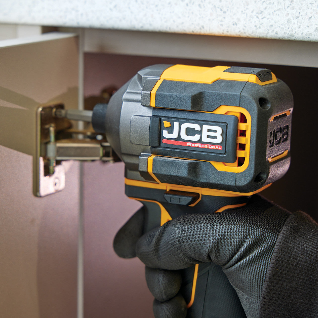 Built for demanding conditions with a dust-sealed PCB and LED work light, this driver is trusted by joiners, dryliners, deck builders, and industrial fix-out teams