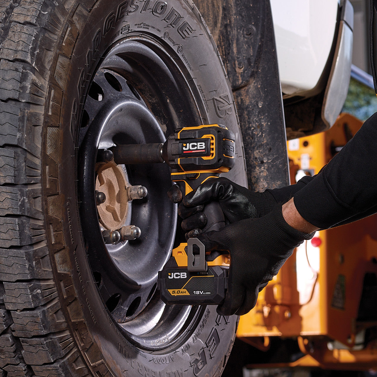 JCB Pro 18V ½” Impact Wrench, 280Nm Fastening, 350Nm ‘Nut-Busting’ Torque,  (Bare Tool) | JCB-18PIW-350