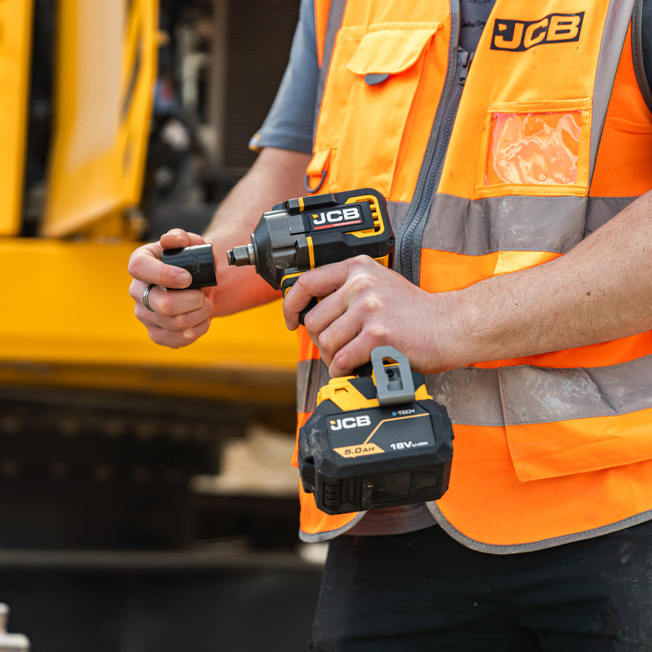 JCB Pro 18V Impact Wrench 1/2" 400Nm Fastening, 620Nm ‘Nut-Busting’ Torque, Square Drive & Friction Ring (Bare Tool) | JCB-18PIW-620