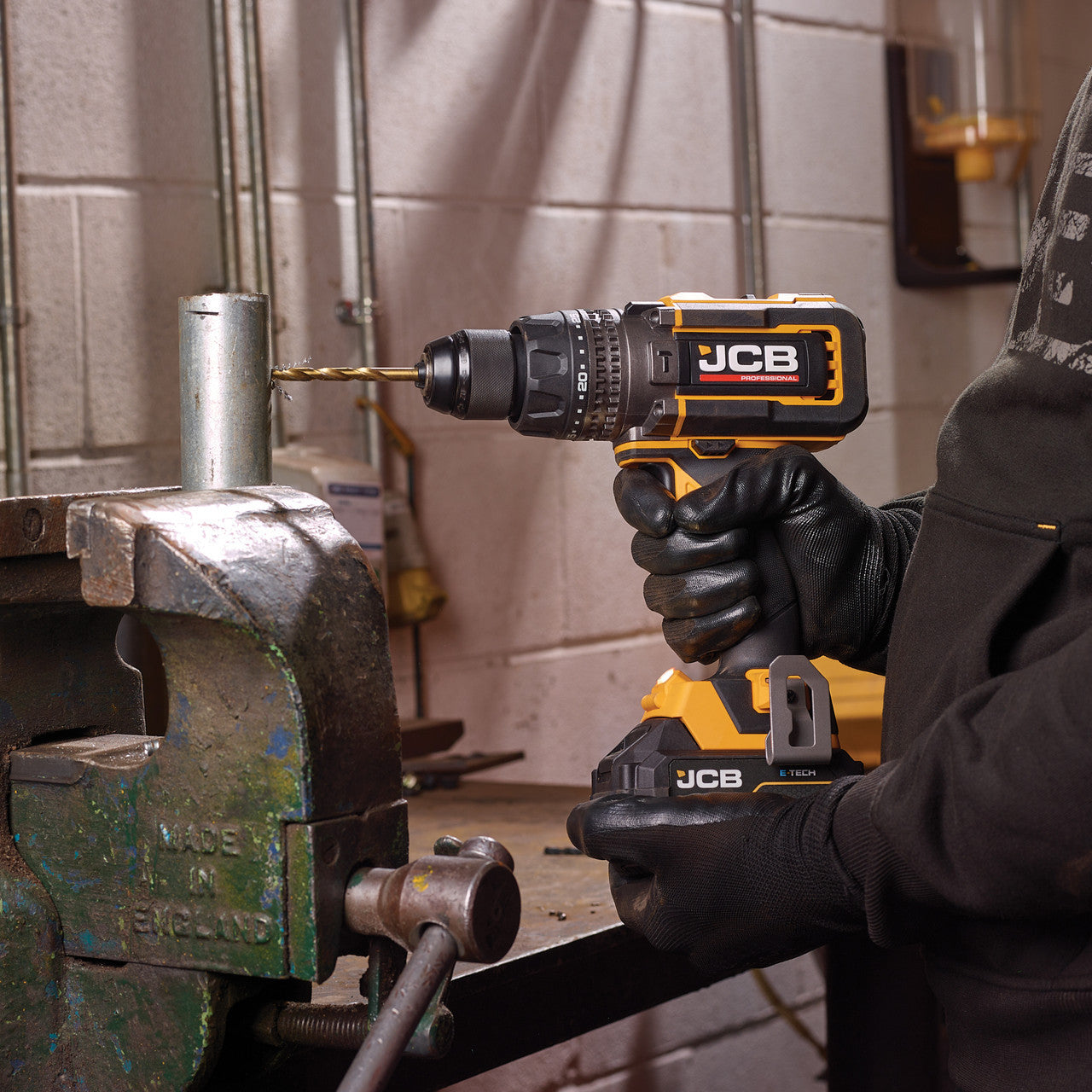 JCB Pro 18V Combi Drill 160Nm, Brushless, Anti-Kickback & Variable Speed, 25+3 Torque, 2x 5.0Ah Lithium-ion Batteries & 4.5A Charger | JCB-18PCD-160-5