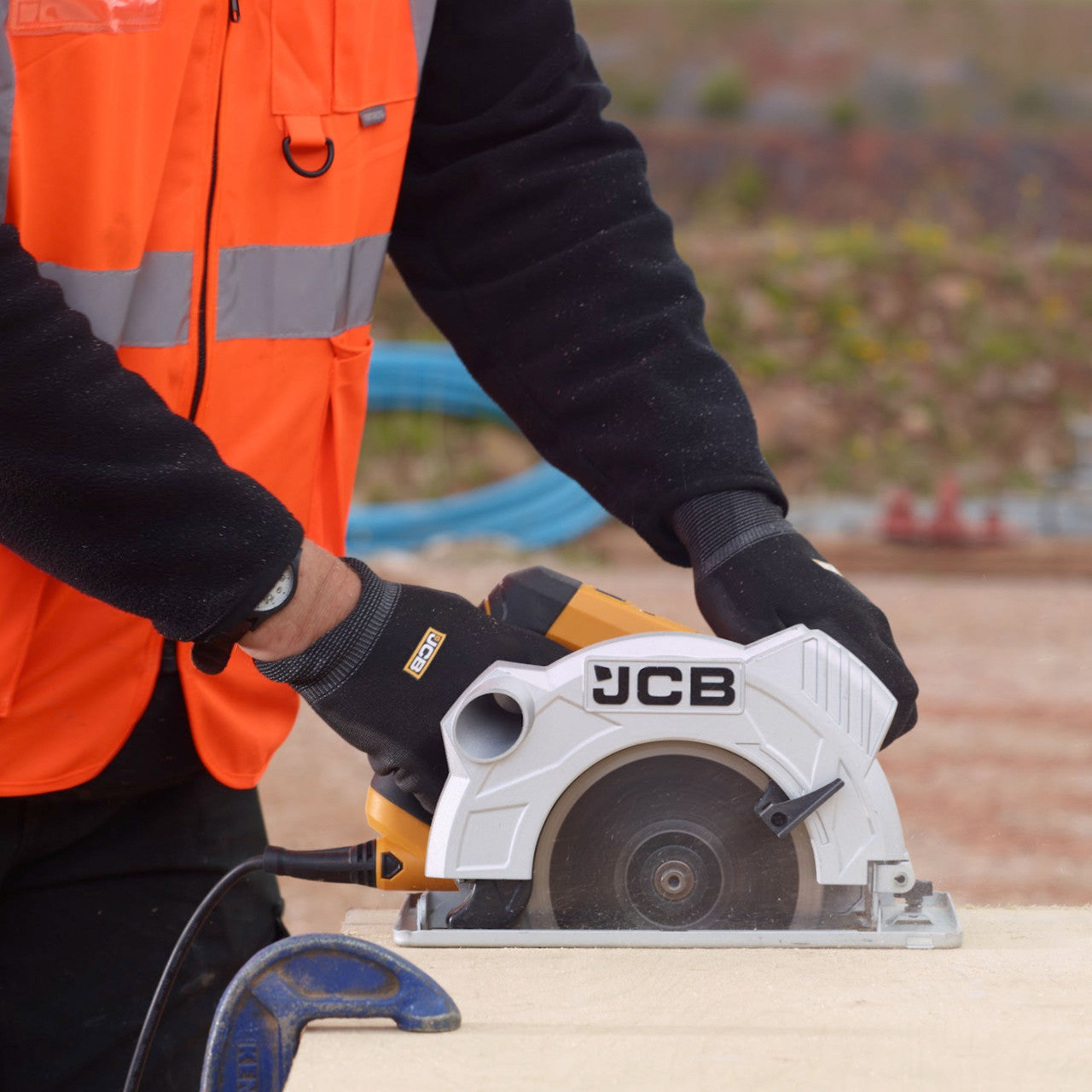 JCB Electric Circular Saw, 184mm Blade Max Cut  65mm, 90-45° Bevel,Corded, 1500W, 230V | 21-CS1500